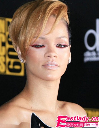 Rihanna的妆容