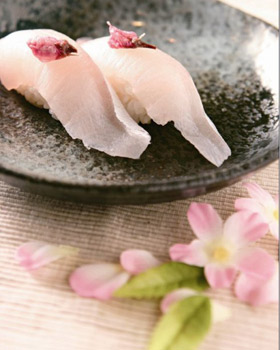樱花鱼章红鱼寿司