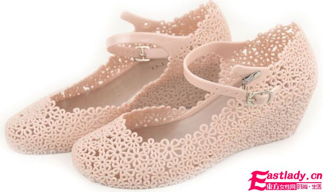 2012新款镂空鸟巢网状塑胶凉鞋 穿出时尚突出个性