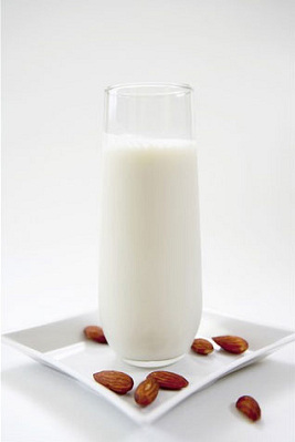 每天三杯纯牛奶 喝出纤细好身材