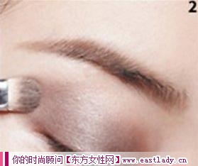 眼影的韩式画法 打造炫丽电眼妆