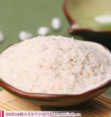 自制大米薏米粉面膜 美白效果很显著