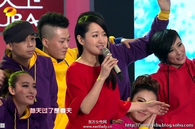 41岁杨钰莹低胸爆乳让观众大呼惊艳
