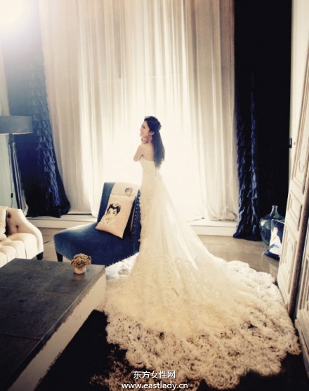 2013新春时尚婚纱礼服图片 激起你的结婚欲