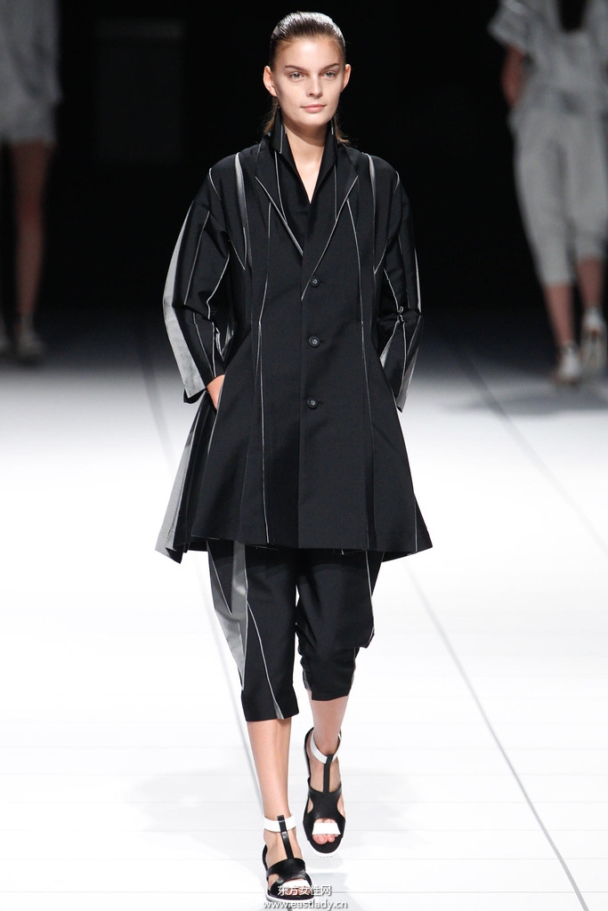 Issey Miyake(三宅一生)2014春夏流行服饰时尚大片