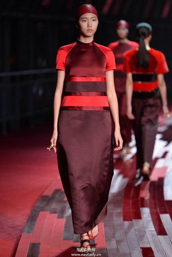 Valentino 2014女装系列演绎红色风