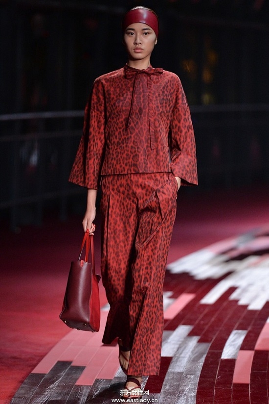 Valentino 2014女装系列演绎红色风