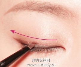 眼线膏提升眼妆融合度