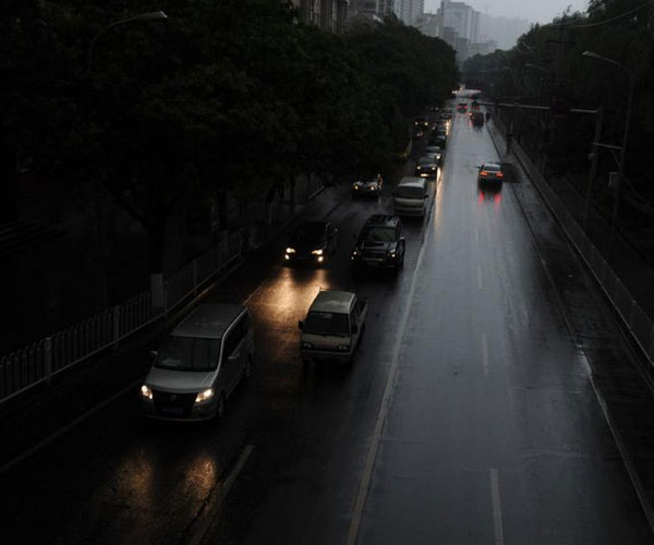 白夜如晝 蘭州被大雨傾城