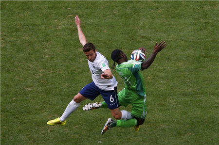 忙中出错摆乌龙 法国法国2-0淘汰尼日利亚