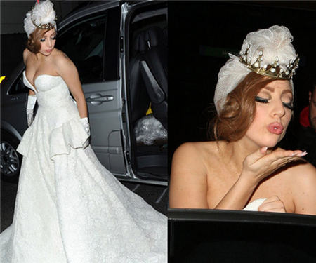Lady Gaga携母亲选婚纱 有望闪婚