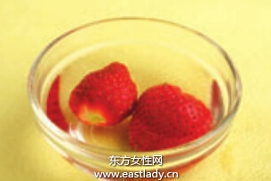 自制燕麦草莓面膜