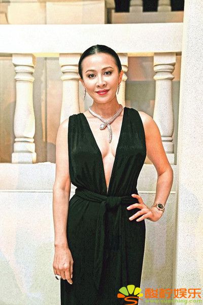 刘嘉玲穿上18年前参加金马奖所穿的性感晚装