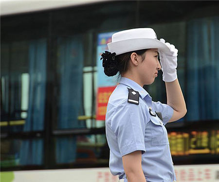 西安女交警的一天