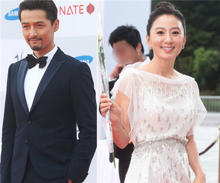 胡歌获首尔最具人气奖 小胡子被赞帅爆