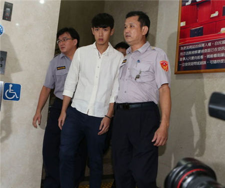 柯震东将回归大学 房祖名难获缓刑