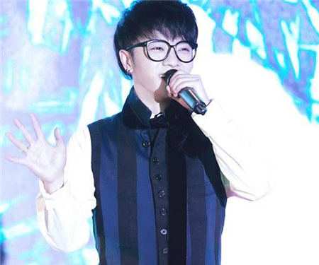 《不朽》华晨宇摇滚单曲 不甘妥协