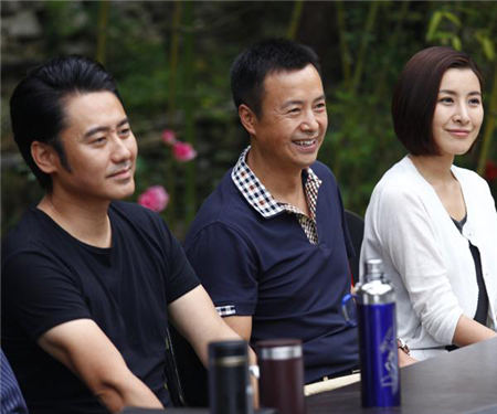 《马向阳》开播揭农村现况 吴秀波跳粪池救人