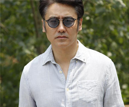 《马向阳》开播揭农村现况 吴秀波跳粪池救人