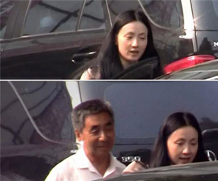 小陶虹腰腹丰腴素面朝天带女儿做按摩