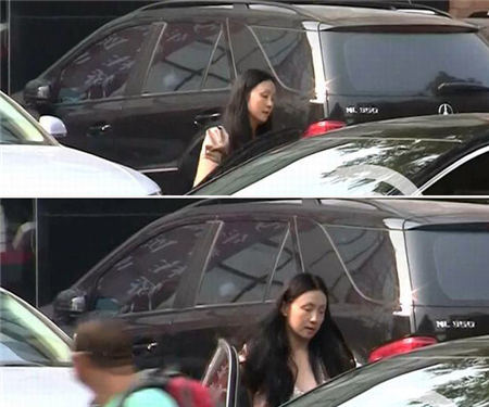 小陶虹腰腹丰腴素面朝天带女儿做按摩