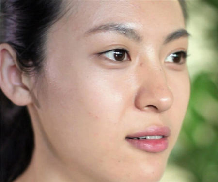 《触不可及》 故事让人耳目一新