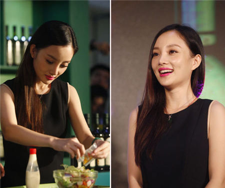 李小璐潮装回京腰身纤瘦更衬窈窕优雅