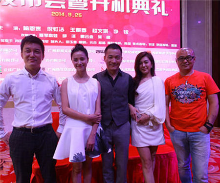 《擦枪走火》谈情说爱 拼创意的新爱情喜剧