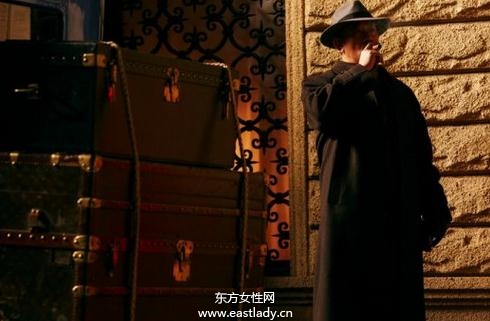 姜文3D贺岁电影《一步之遥》今上映 Louis Vuitton赞助古董旅行箱