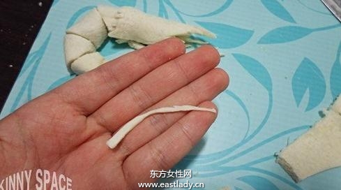  超讚！小小吐司做出肥美烤蝦狀！