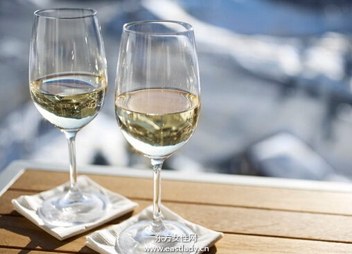 白葡萄酒的功效与作用 红葡萄酒和白葡萄酒的区别