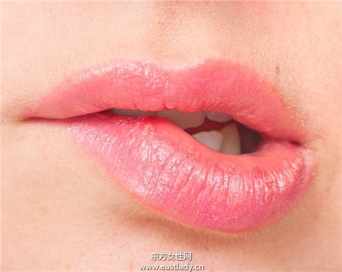 嘴唇干燥脱皮暗沉怎么办 试试这个方法让你嘴唇变的超粉嫩