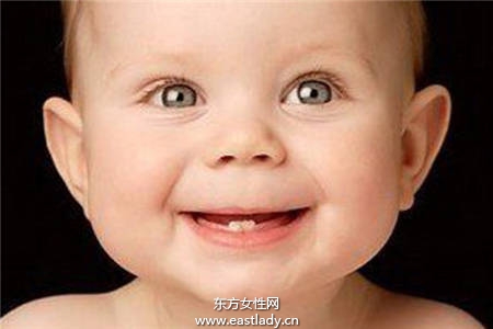 宝宝脸上长了个小疖子的妈妈误以为是痱子 差点让宝宝毁了脸