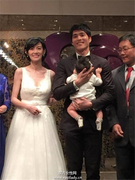 藍正龍周幼婷光棍節補辦婚宴 場麵溫馨