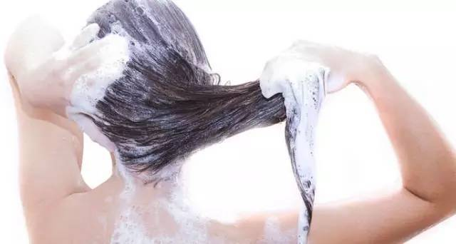 正确洗头发的方法 洗头发的小窍门