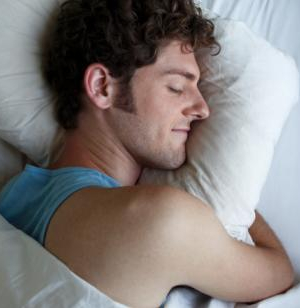睡眠是健康的巨大源泉,男子怎样才能睡得好