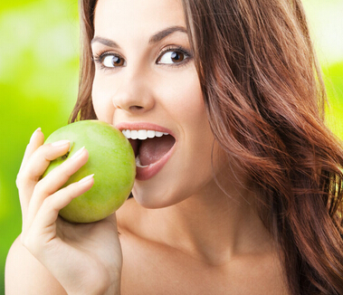 每天吃1个苹果的好处,养颜排毒减肥