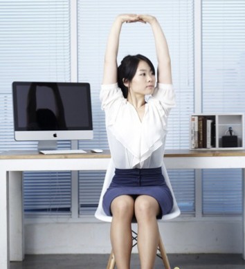 办公室瑜伽,办公室瑜伽预防颈椎病