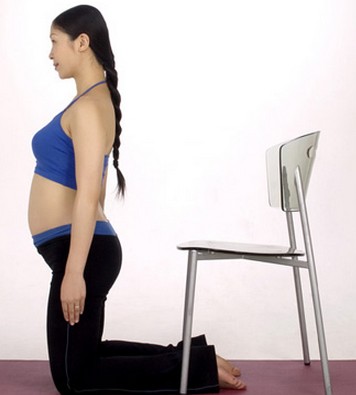 瑜伽的好处,椅子瑜伽消除劳累与腰腹腿肥胖