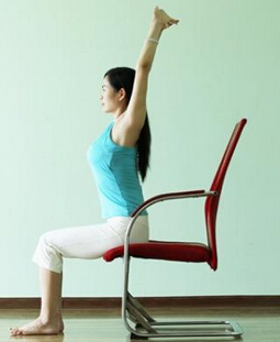 办公室瑜伽,让椅子帮您缓解工作疲劳