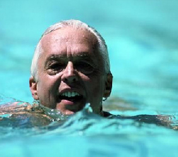 老人游泳都需要注意哪些事情