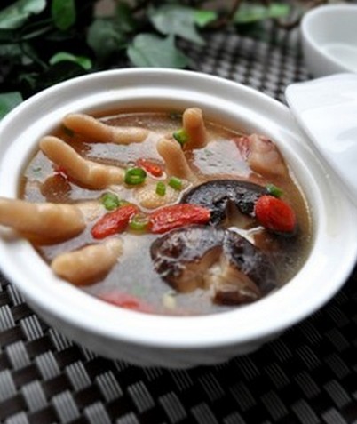 祛斑最好的方法,食疗祛斑法冬菇凤爪汤