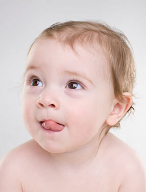 育兒百科,寶寶的小舌頭暗示的疾病征兆