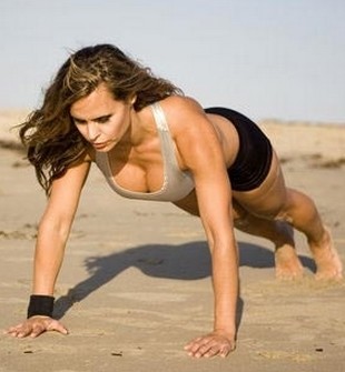 俯卧撑的好处,女性做俯卧撑能减肥丰胸吗？