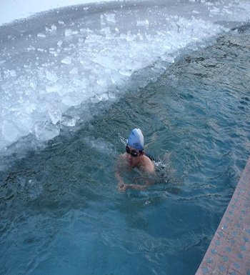 冬泳的误区  饭后锻炼效果佳？
