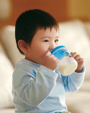 寶寶飲食,嬰幼兒冬天吃飯不要太快和太飽