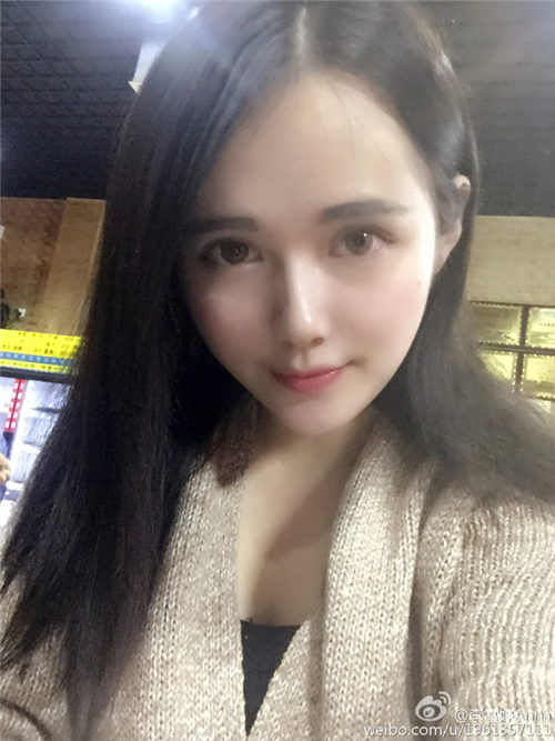 湖南大学校花李雪婷Anna穿性感泳衣展露性感身材照片