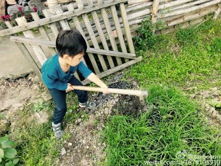 孙俪带儿子等等干农活 邓等等大名叫什么