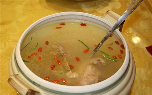 如何提高免疫力，吃貨們可以試試滋補湯