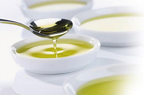葡萄籽油的功效与作用    降低血脂和保护视力